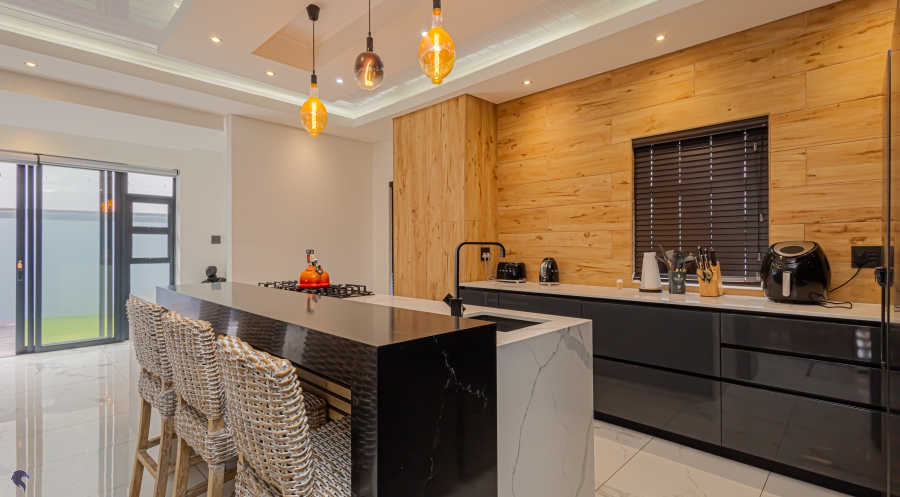 5 Bedroom Property for Sale in Calypso Beach Western Cape